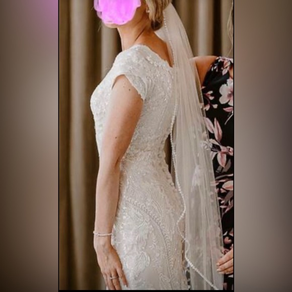 WEDDING DRESS - Picture 4 of 6